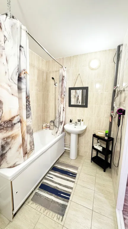 Студия однокомнатная в Центральном, 42 м², Красноярск — ванная комната, фото 2