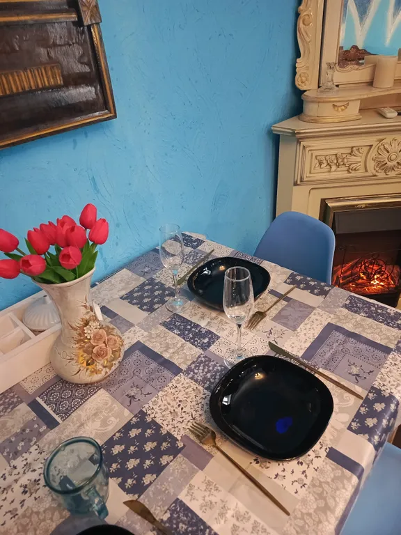 Уютная квартира с камином на набережной для большой семьи