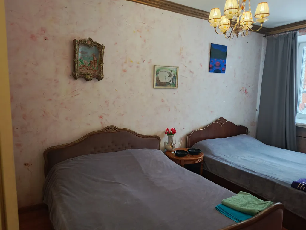 Уютная квартира с камином на набережной для большой семьи