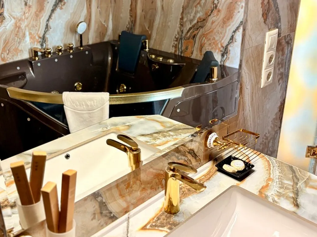 Двухместный номер с 1 кроватью ENIGMA (Двухместный Полулюкс)