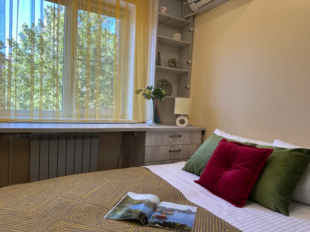 Квартира двухкомнатная на улице Волкова, 55 м², Ростов-на-Дону — спальня, фото 14