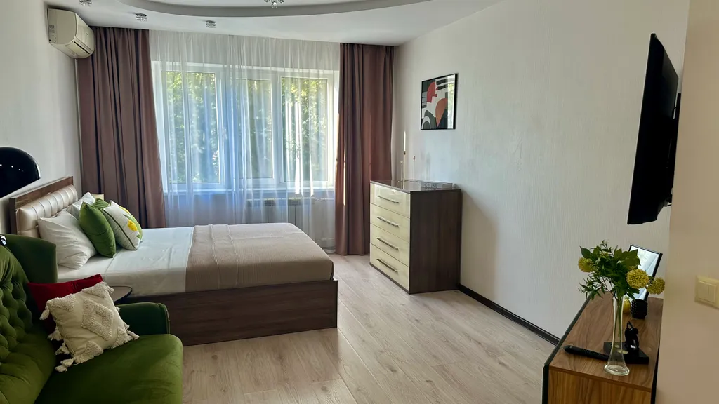 Квартира двухкомнатная на улице Волкова, 55 м², Ростов-на-Дону — спальня, фото 4