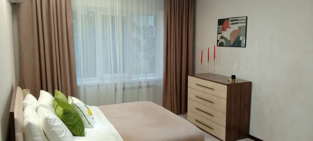 Квартира двухкомнатная на улице Волкова, 55 м², Ростов-на-Дону — спальня, фото 6