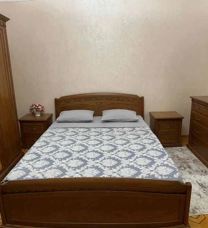 Дом из двух комнат с отдельным двором и верандой