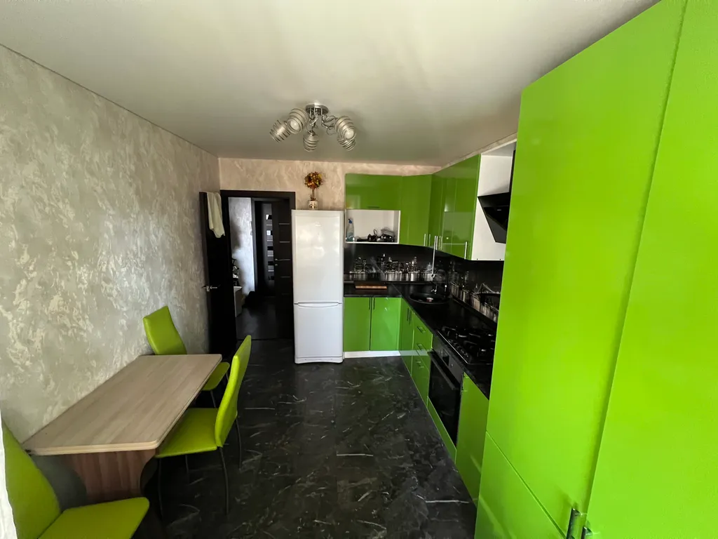 Квартира однокомнатная на улице Васильевске, 40 м², Рязань — кухня