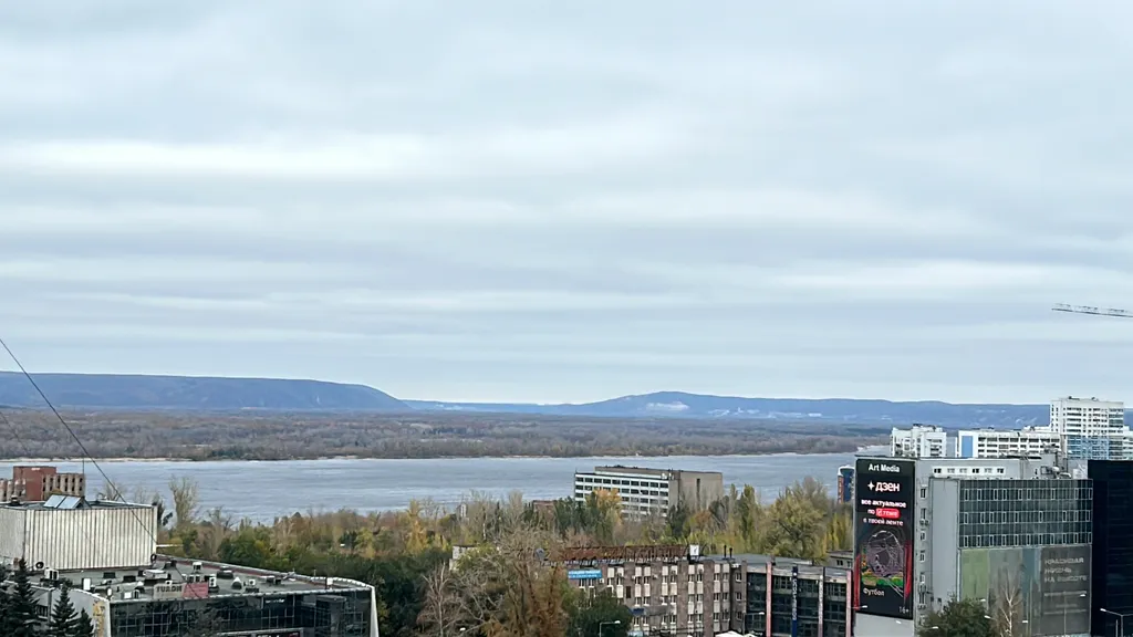 Квартира однокомнатная у Российской, в Октябрьском, 47 м², Самара — вид из окна, фото 2