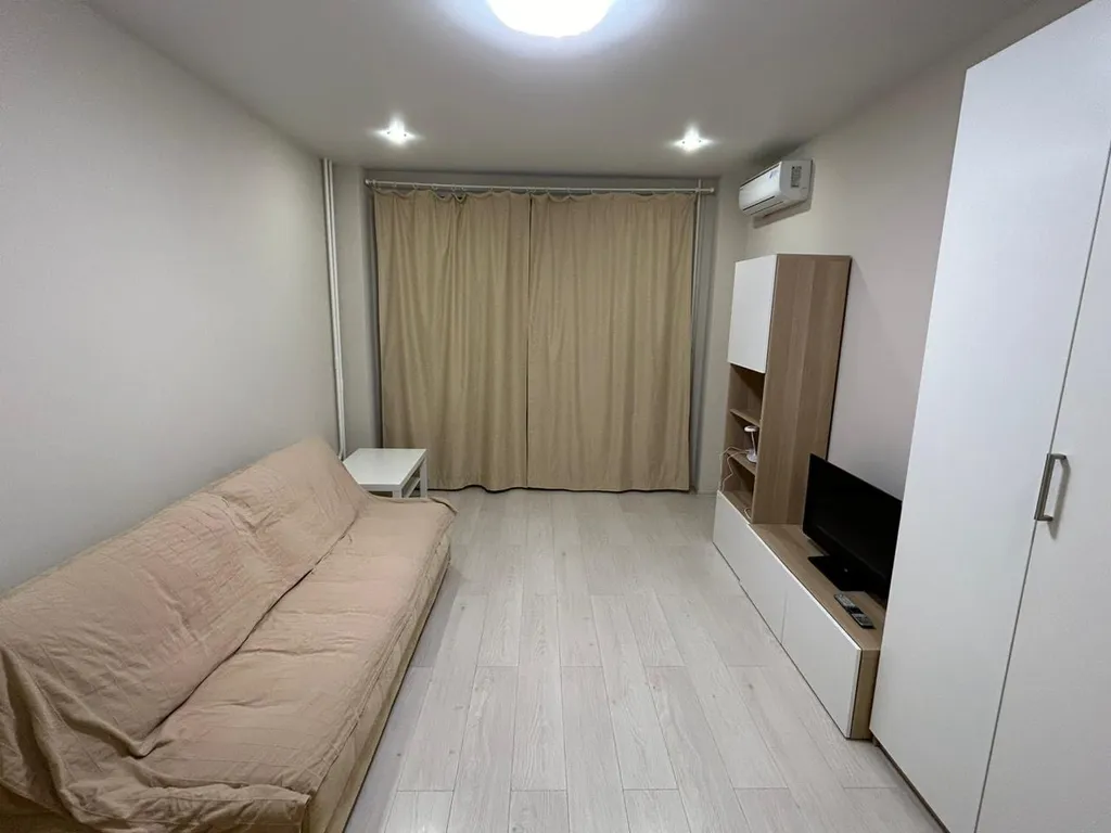 Квартира однокомнатная у Российской, в Октябрьском, 47 м², Самара — спальня, фото 3