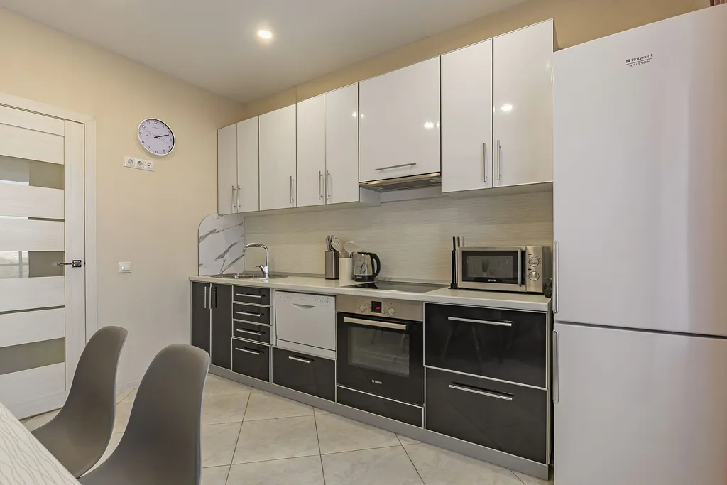 Квартира двухкомнатная у Горьковской, в Кузнечихе, 60 м², Нижний Новгород — кухня, фото 6