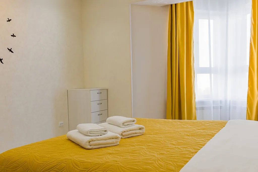 Квартира двухкомнатная у Горьковской, в Кузнечихе, 60 м², Нижний Новгород — спальня, фото 6