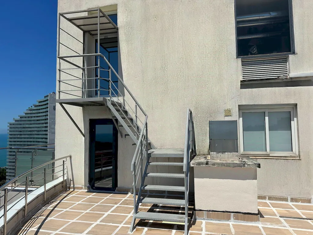 Апартаменты однокомнатные на проспекте Курортном, 44 м², Сочи — двор