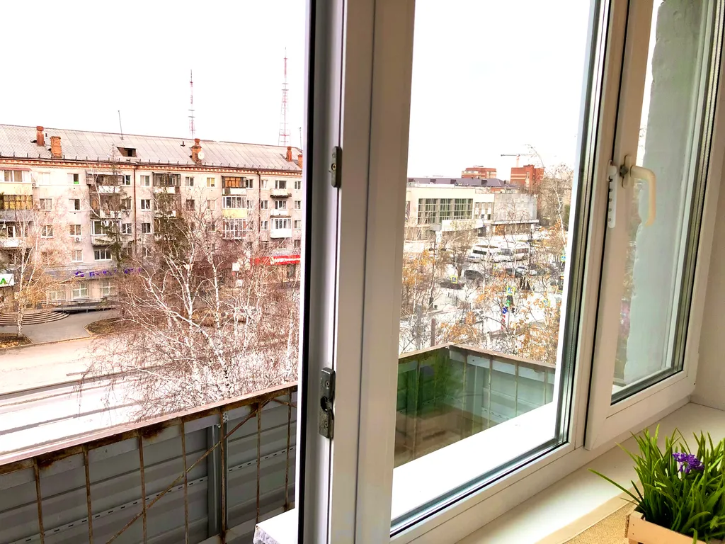 Квартира однокомнатная на улице Республики, 30 м², Тюмень — вид из окна, фото 5