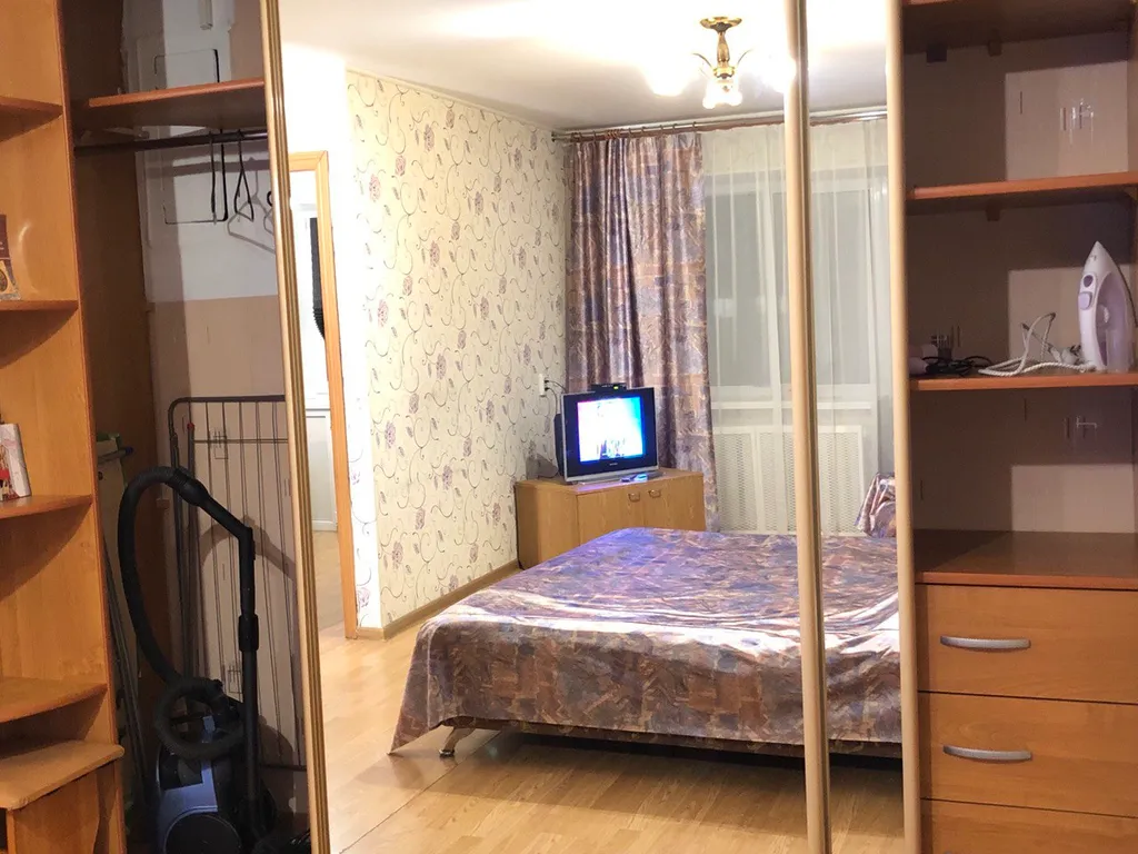 Квартира однокомнатная на улице Республики, 30 м², Тюмень — спальня, фото 6