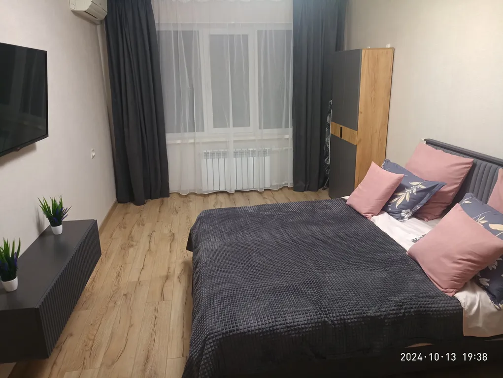 Квартира однокомнатная на улице Куйбышева, 35 м², Симферополь — спальня, фото 2