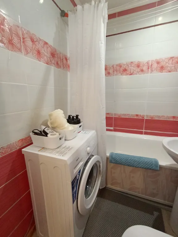 Квартира однокомнатная на улице Рижской, 30 м², Тюмень — ванная комната, фото 2
