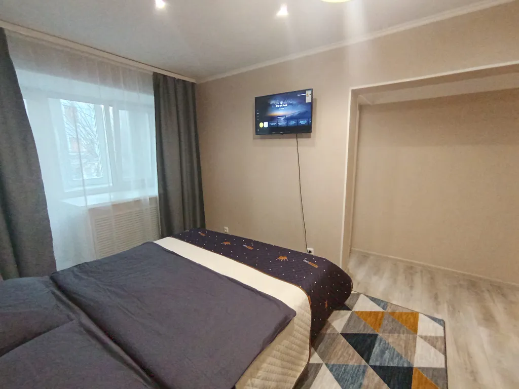 Квартира однокомнатная на улице Рижской, 30 м², Тюмень — спальня, фото 2