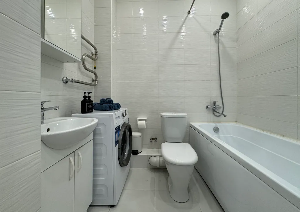 Квартира однокомнатная в Октябрьском, 50 м², Иркутск — ванная комната, фото 2