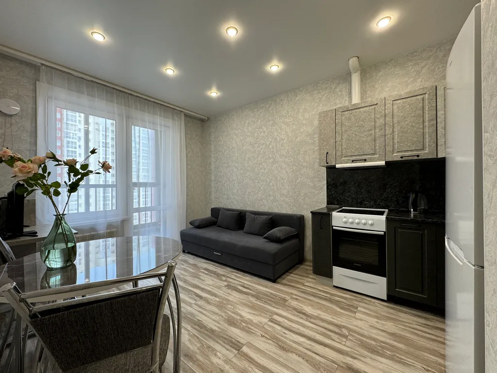 Квартира однокомнатная в Октябрьском, 50 м², Иркутск — спальня, фото 3