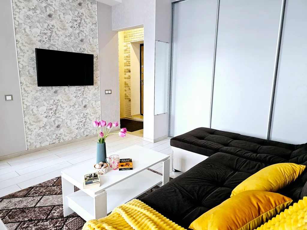 Квартира двухкомнатная на улице Мельникайте, 45 м², Тюмень — фото 5