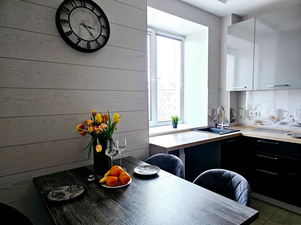 Квартира двухкомнатная на улице Мельникайте, 45 м², Тюмень — фото 6