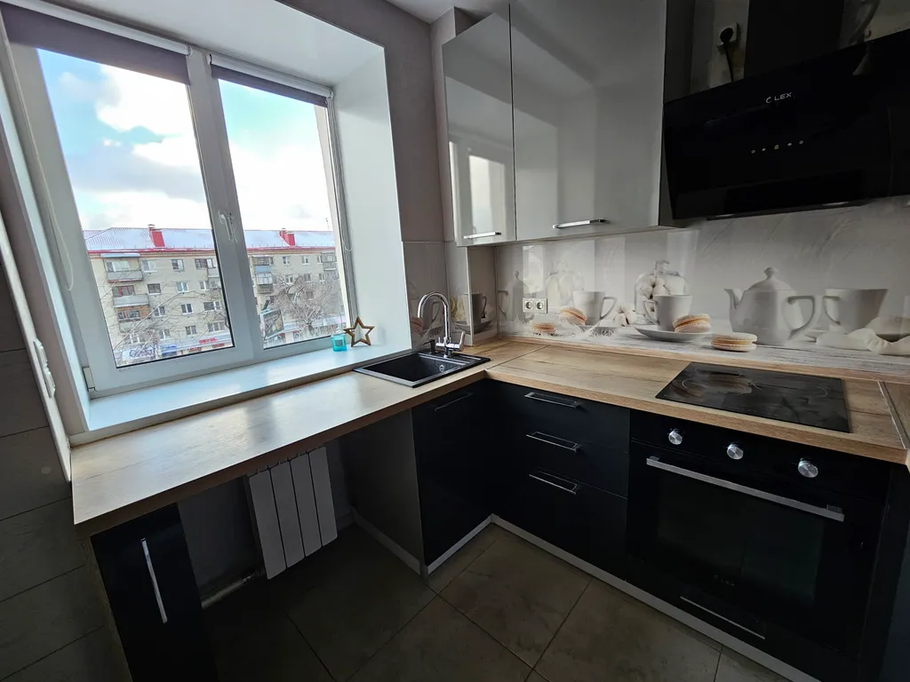 Квартира двухкомнатная на улице Мельникайте, 45 м², Тюмень — фото 7