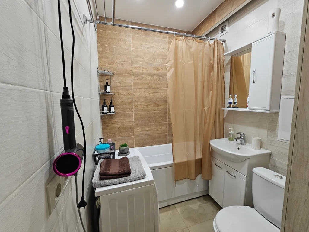 Квартира двухкомнатная на улице Мельникайте, 45 м², Тюмень — фото 9
