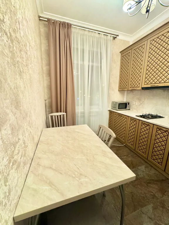 Квартира двухкомнатная на проспекте Кирова, 54 м², Пятигорск — кухня
