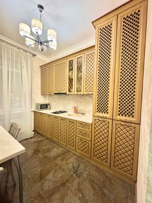 Квартира двухкомнатная на проспекте Кирова, 54 м², Пятигорск — кухня, фото 2