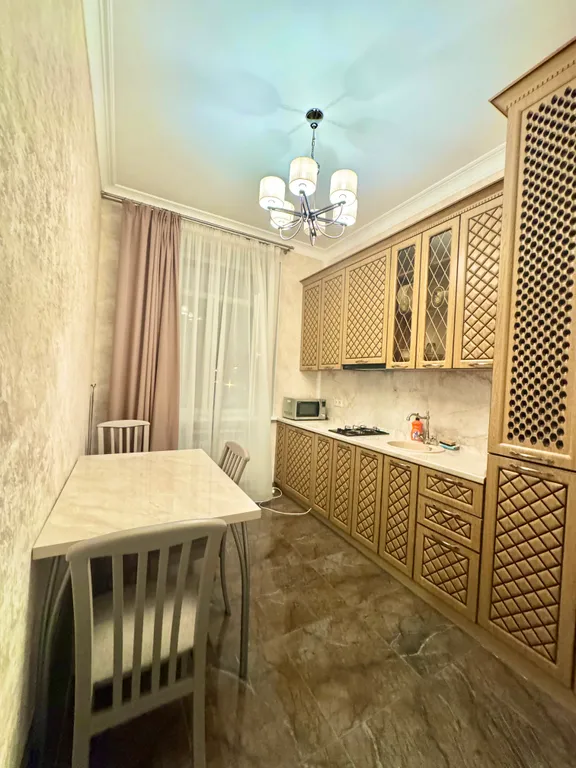 Квартира двухкомнатная на проспекте Кирова, 54 м², Пятигорск — кухня, фото 3