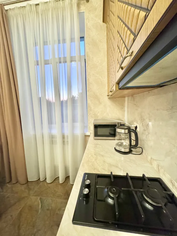 Квартира двухкомнатная на проспекте Кирова, 54 м², Пятигорск — кухня, фото 6