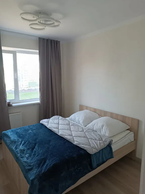 Квартира трёхкомнатная на улице Большой Московской, 81 м², Великий Новгород — спальня, фото 2