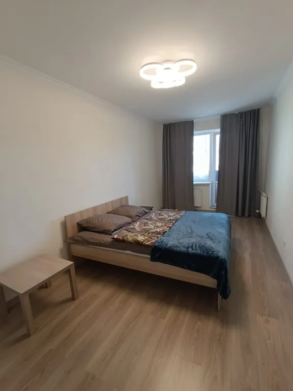 Квартира трёхкомнатная на улице Большой Московской, 81 м², Великий Новгород — спальня, фото 3