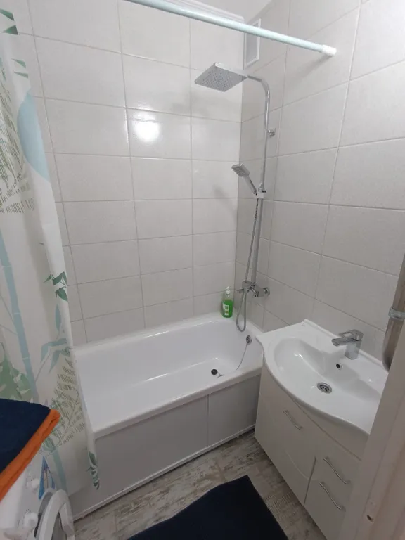 Квартира трёхкомнатная на улице Большой Московской, 81 м², Великий Новгород — ванная комната