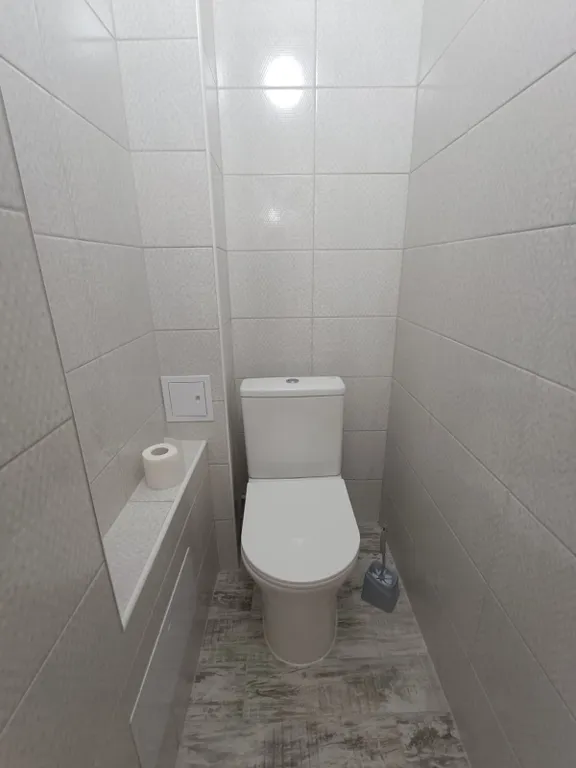 Квартира трёхкомнатная на улице Большой Московской, 81 м², Великий Новгород — ванная комната, фото 4