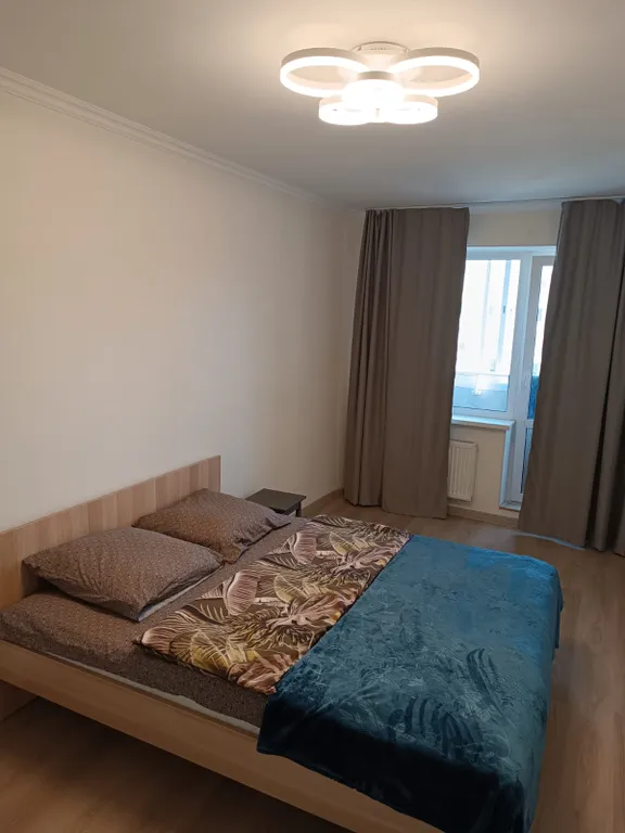 Квартира трёхкомнатная на улице Большой Московской, 81 м², Великий Новгород — спальня