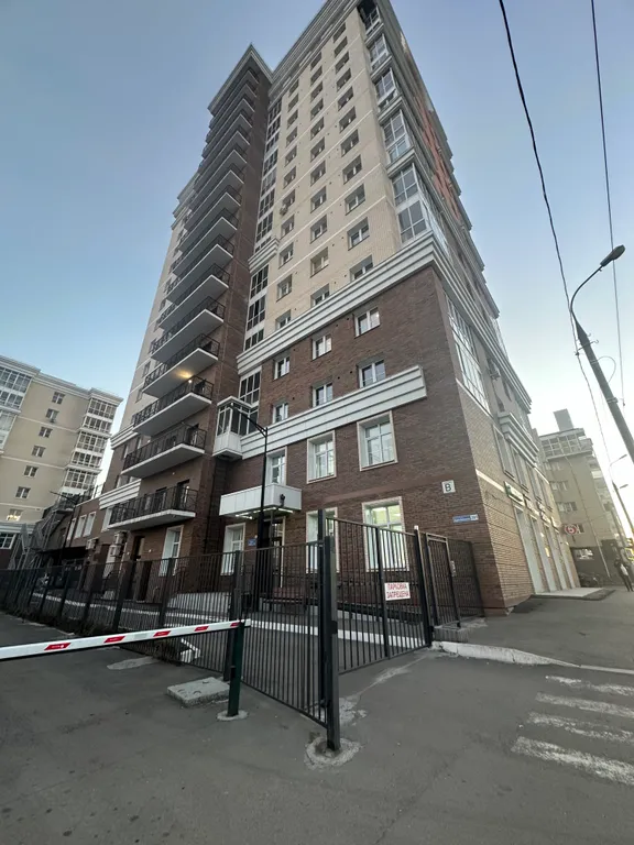 Квартира однокомнатная в Октябрьском, 40 м², Иркутск — двор