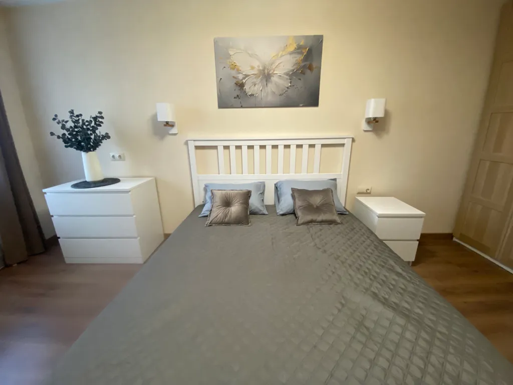 Квартира двухкомнатная на набережной Александра Невского, 42 м², Великий Новгород — спальня, фото 3