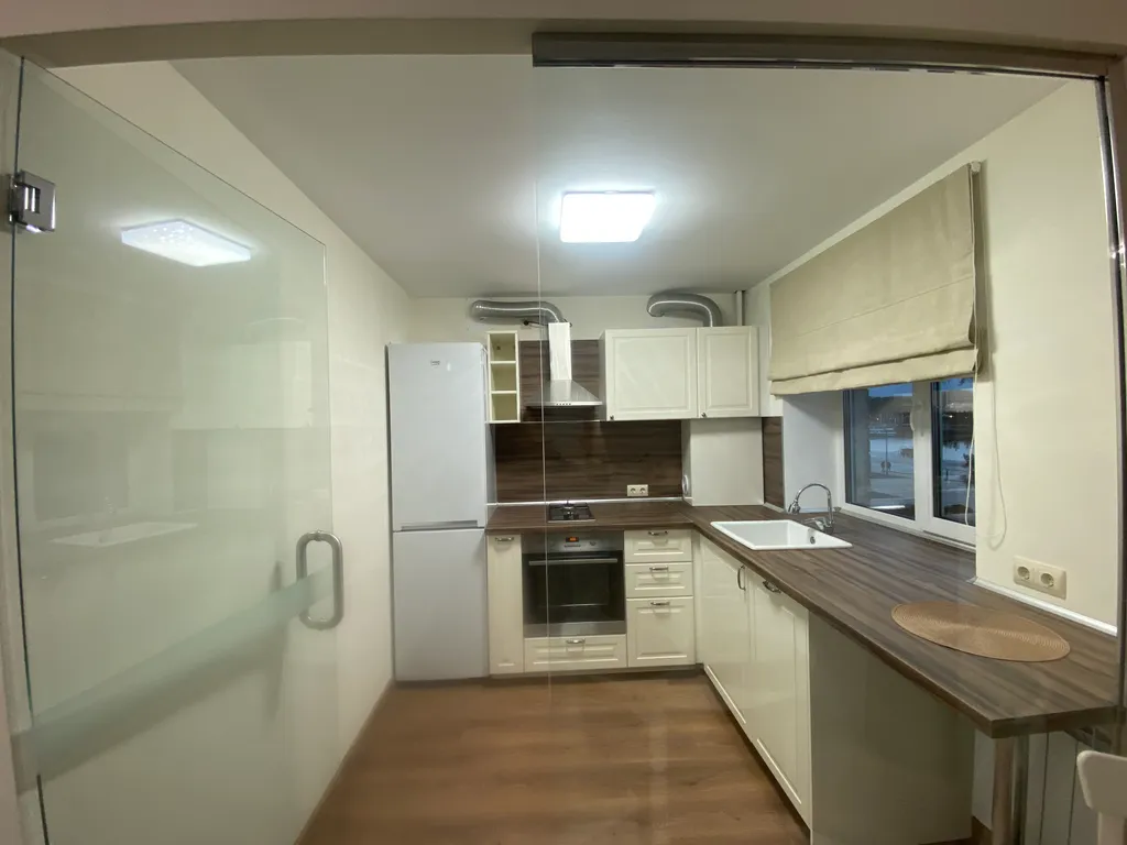 Квартира двухкомнатная на набережной Александра Невского, 42 м², Великий Новгород — кухня