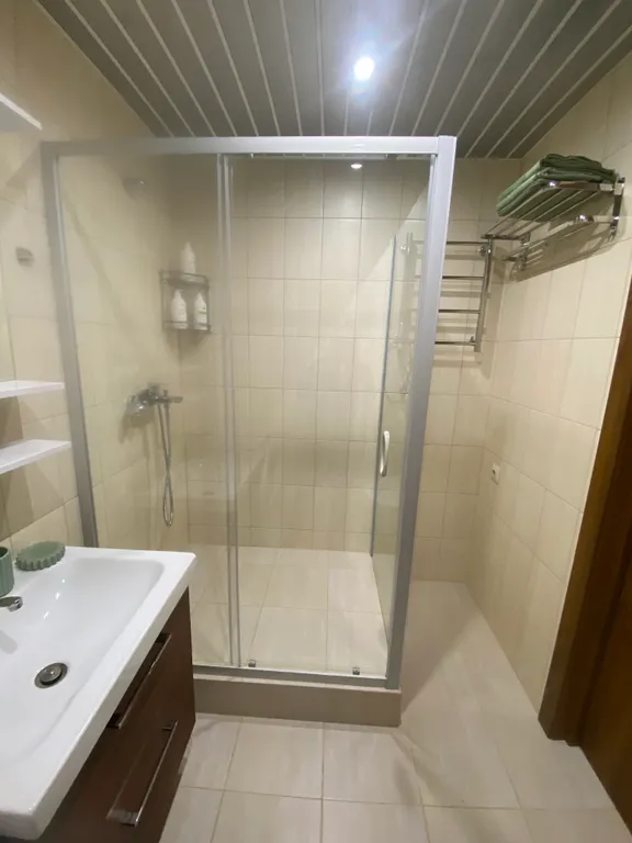 Квартира двухкомнатная на набережной Александра Невского, 42 м², Великий Новгород — ванная комната, фото 2