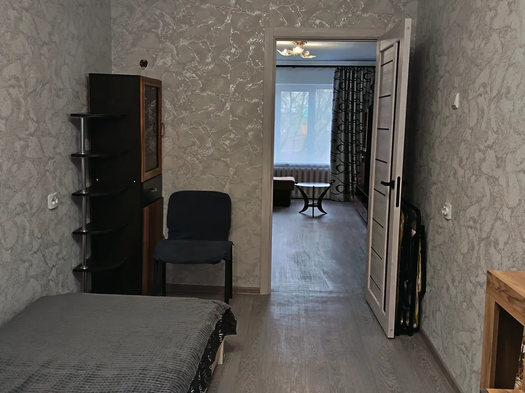 Квартира двухкомнатная на улице Победы, 44 м², Сортавала — спальня, фото 6