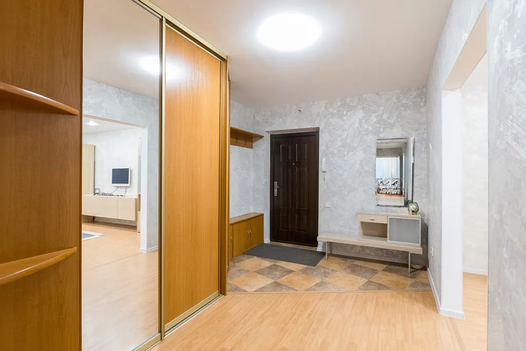 Квартира трёхкомнатная на улице Газовикове, 75 м², Тюмень — фото 18
