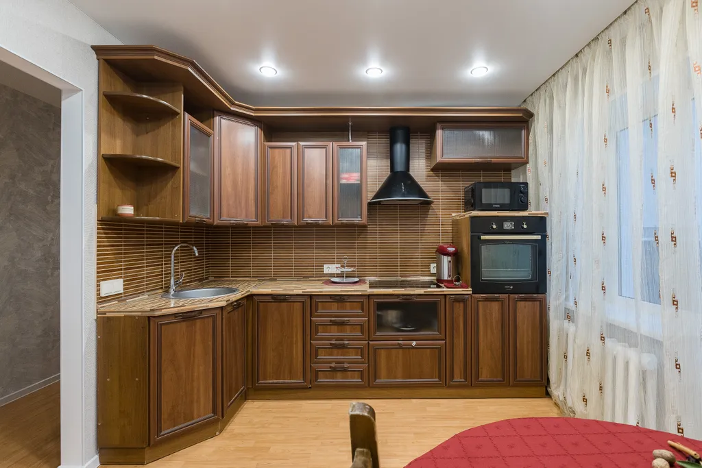 Квартира трёхкомнатная на улице Газовикове, 75 м², Тюмень — кухня, фото 2