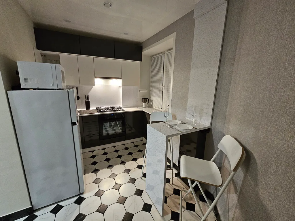 Квартира двухкомнатная на улице Октябрьской, 58 м², Великий Новгород — кухня, фото 2