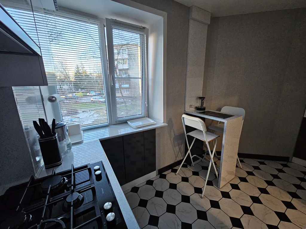 Квартира двухкомнатная на улице Октябрьской, 58 м², Великий Новгород — кухня, фото 3