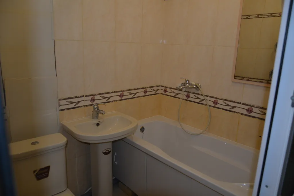 Квартира двухкомнатная на улице Ленина, 50 м², Саки — фото 16