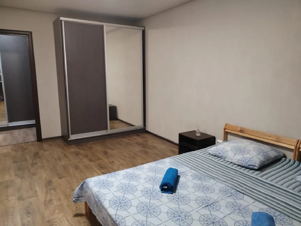 Апартаменты двухкомнатные в переулке Первостроителее, 80 м², Кстово — спальня, фото 5
