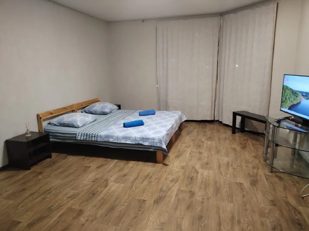 Апартаменты двухкомнатные в переулке Первостроителее, 80 м², Кстово — спальня, фото 6