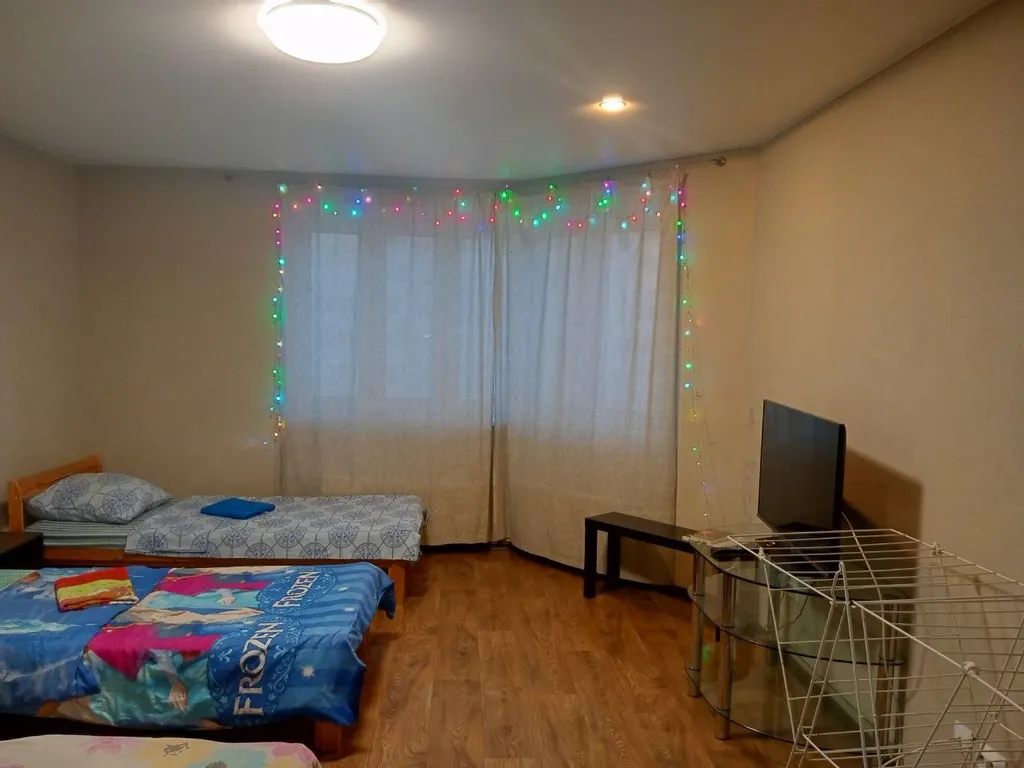 Апартаменты двухкомнатные в переулке Первостроителее, 80 м², Кстово — спальня, фото 8