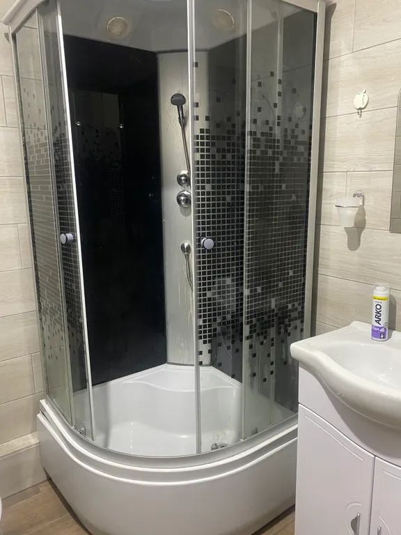 Апартаменты двухкомнатные в переулке Первостроителее, 80 м², Кстово — ванная комната, фото 5