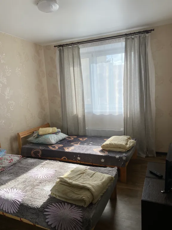 Апартаменты двухкомнатные в переулке Первостроителее, 80 м², Кстово — спальня, фото 12