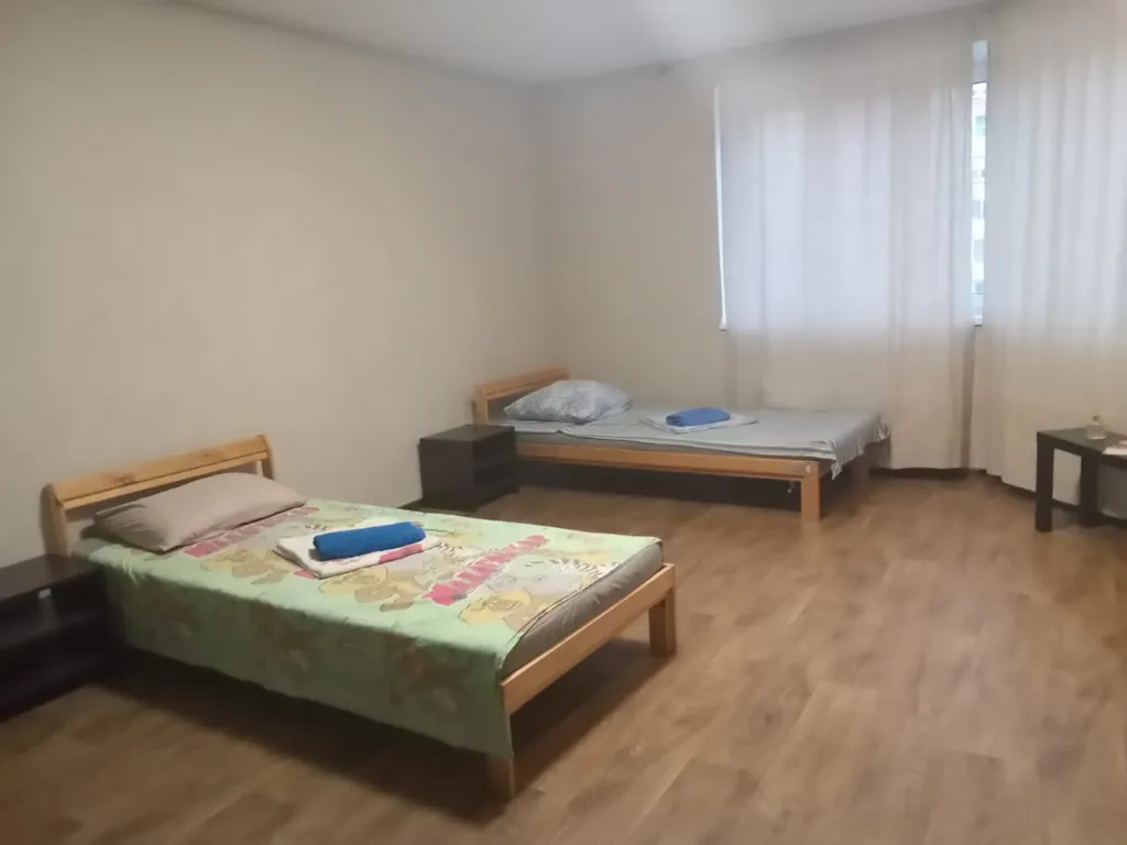 Апартаменты двухкомнатные в переулке Первостроителее, 80 м², Кстово — спальня, фото 2